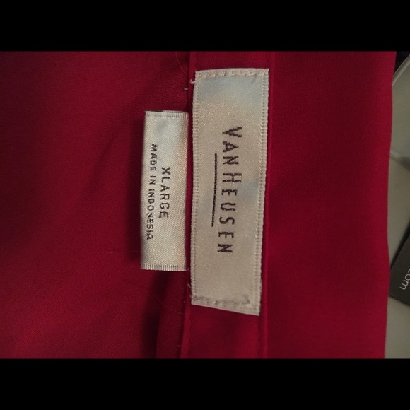 Red blouse - Picture 2 of 3